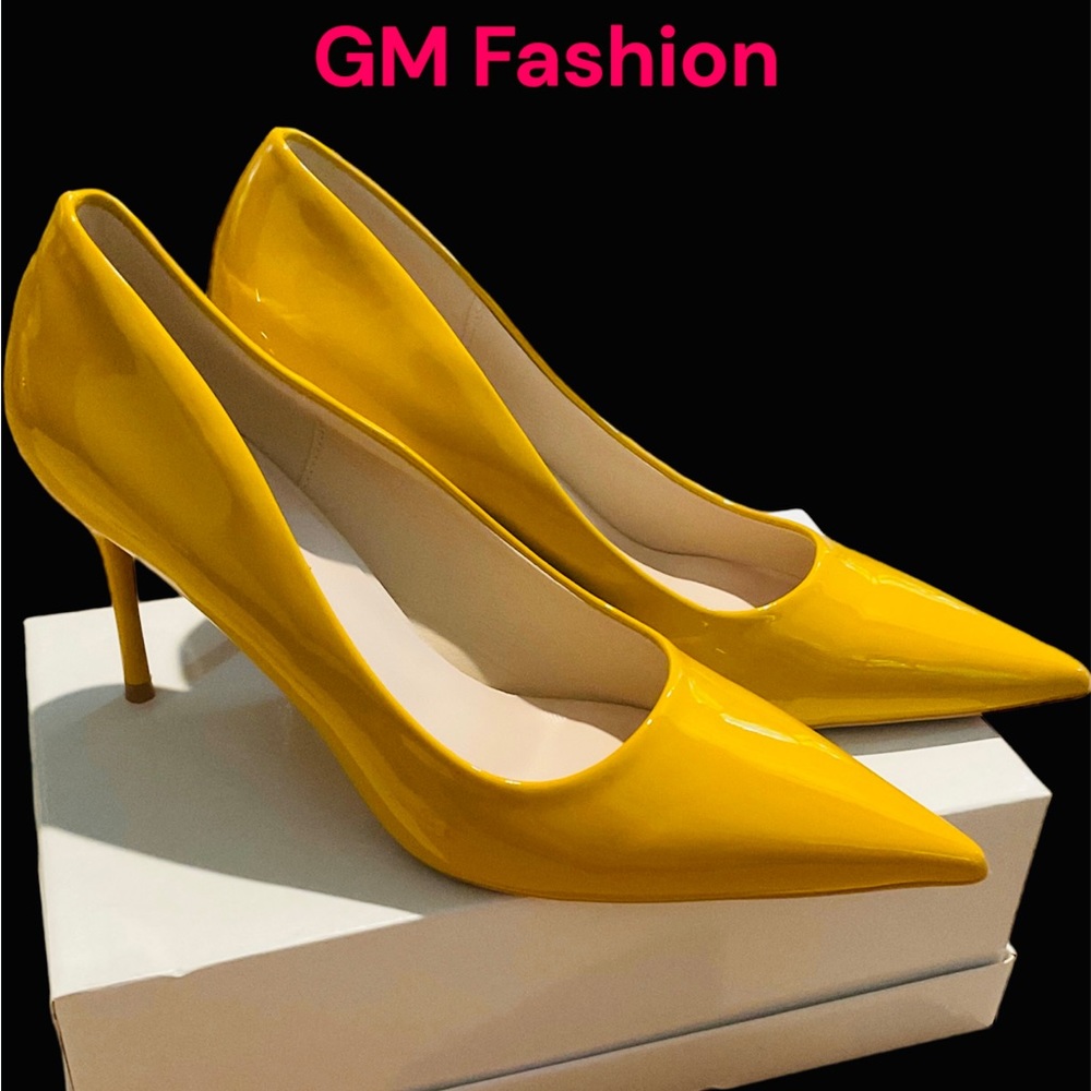 Hello  Ladies you deserve it 🌹
Gold Heels (8.5cm)
Size 9.5
price $35